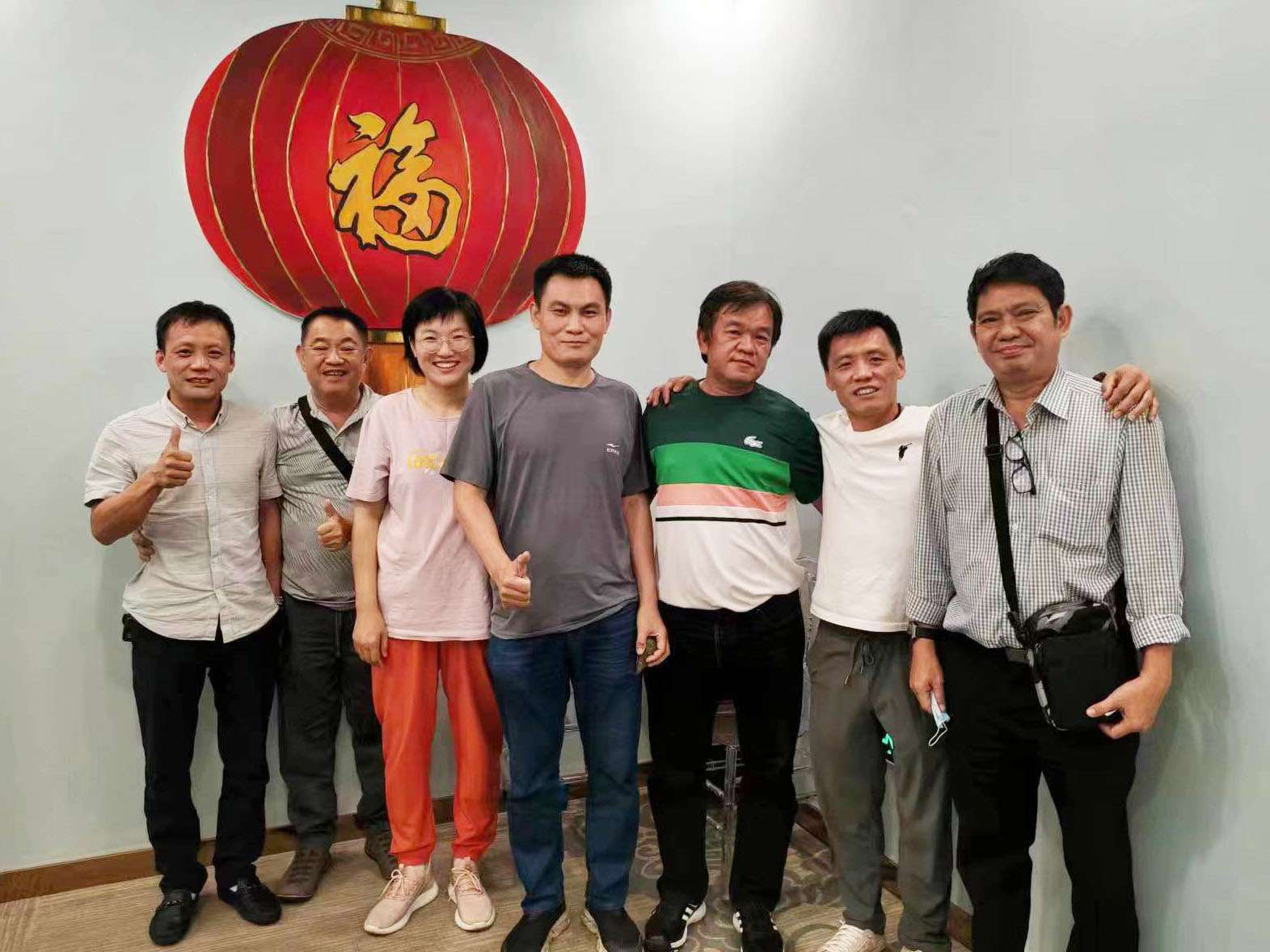 Warmly welcome 3 Thai customers to visit our company for the first time ...